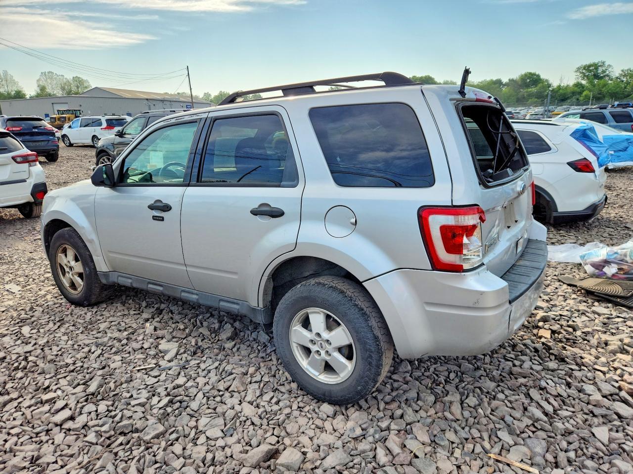2010 Ford Escape Xlt - Image 2