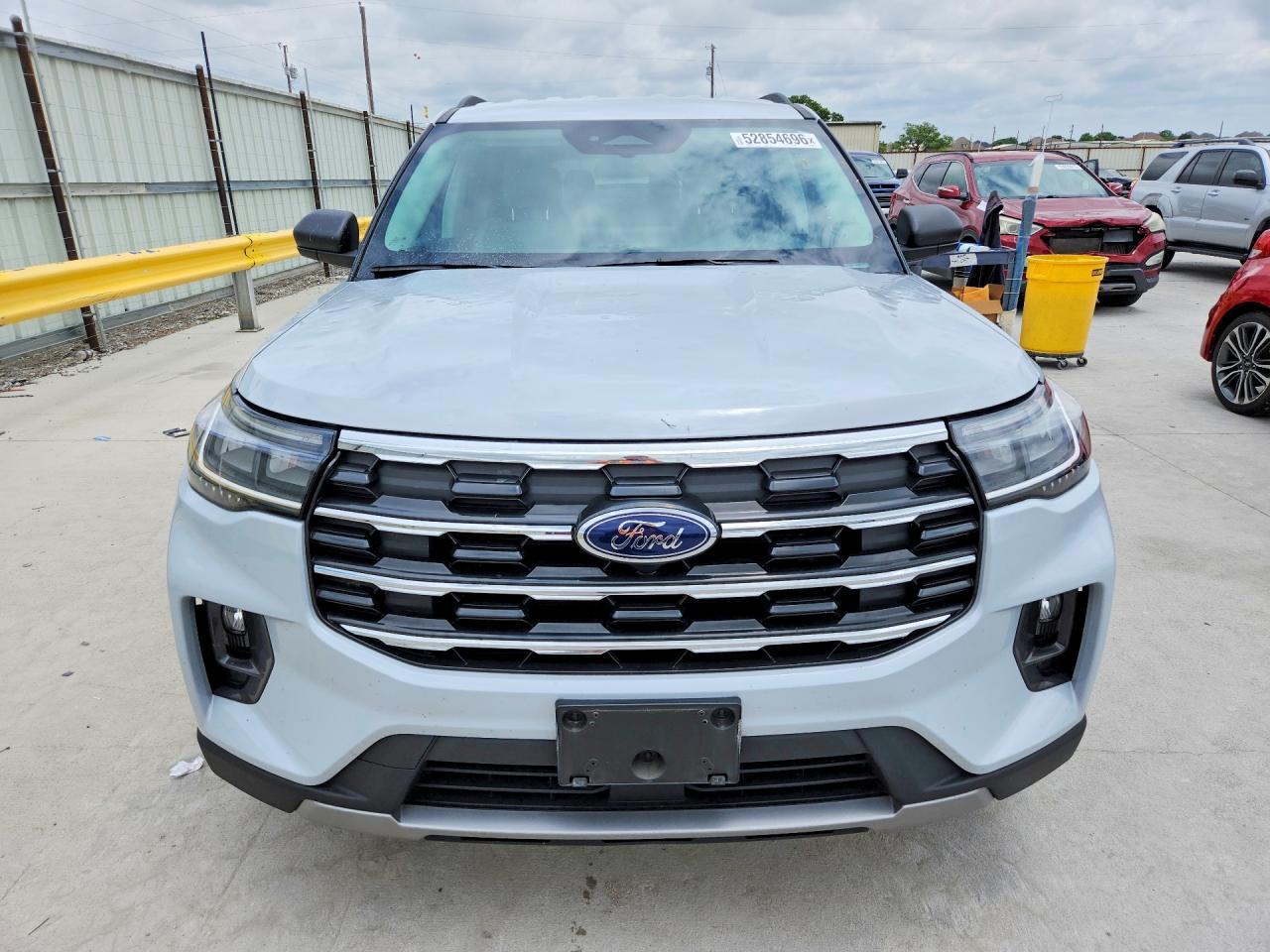 2025 Ford Explorer Active - Image 5