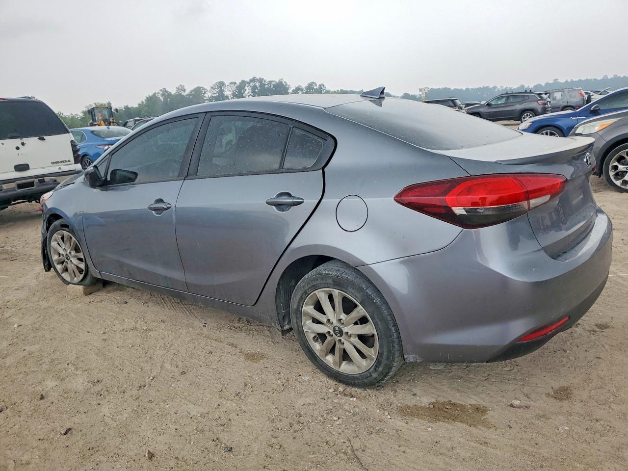 2017 Kia Forte S - Фото 2