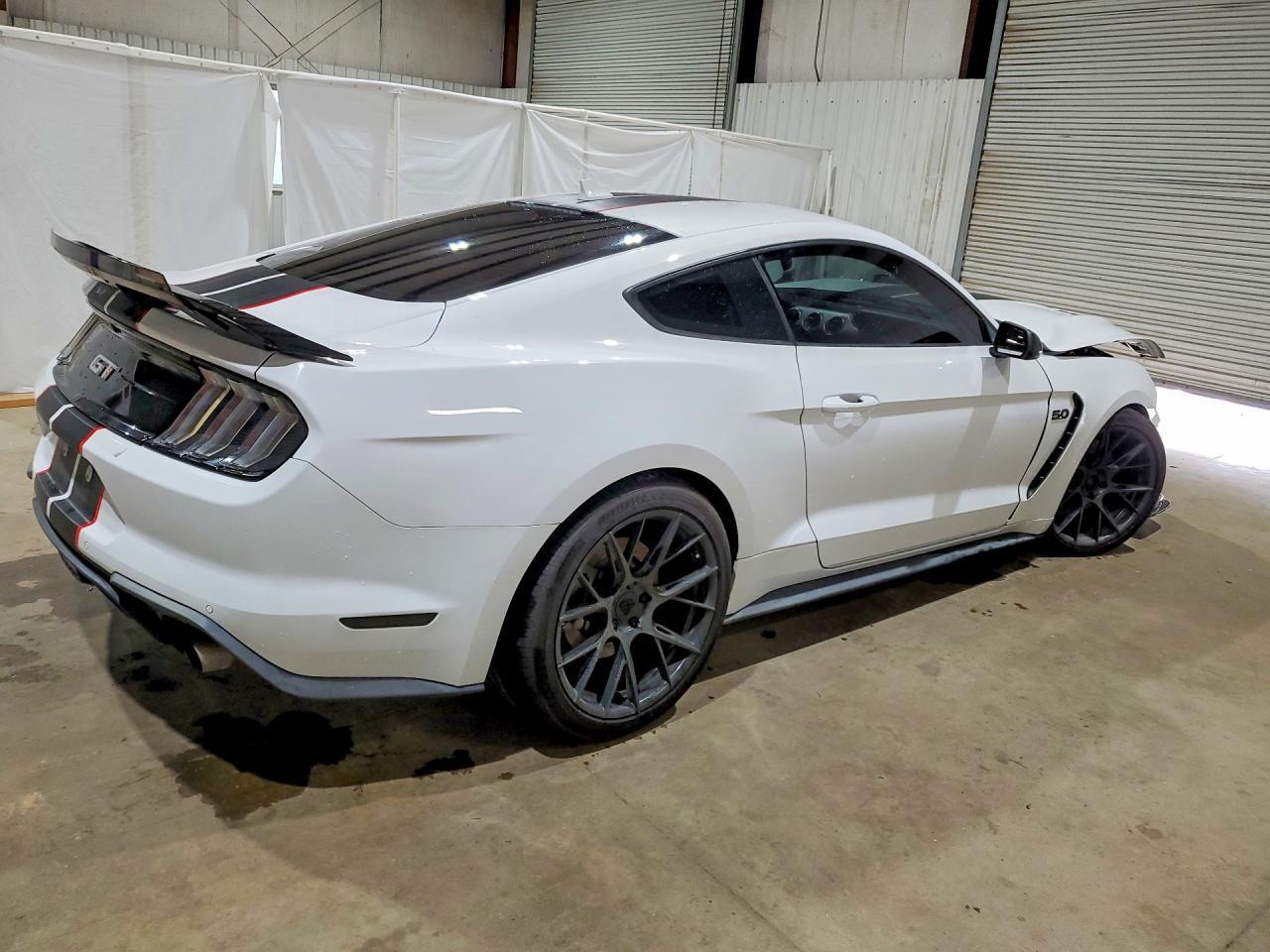2020 Ford Mustang Gt - Фото 3
