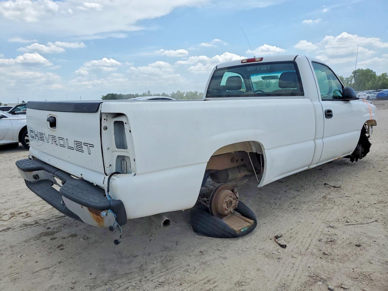 2004 Chevrolet Silverado C1500 - Фото 3
