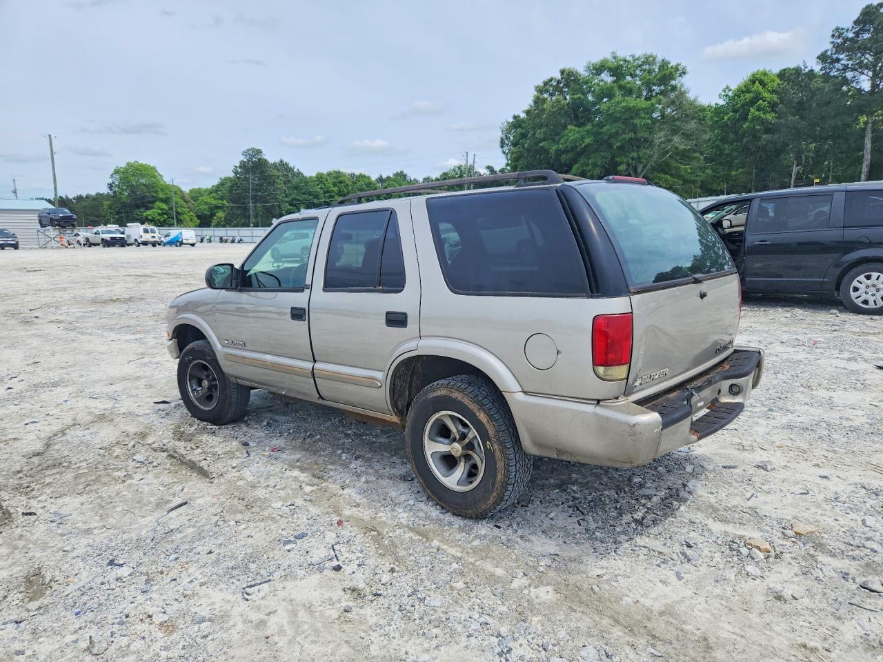 2003 Chevrolet Blazer - Image 2