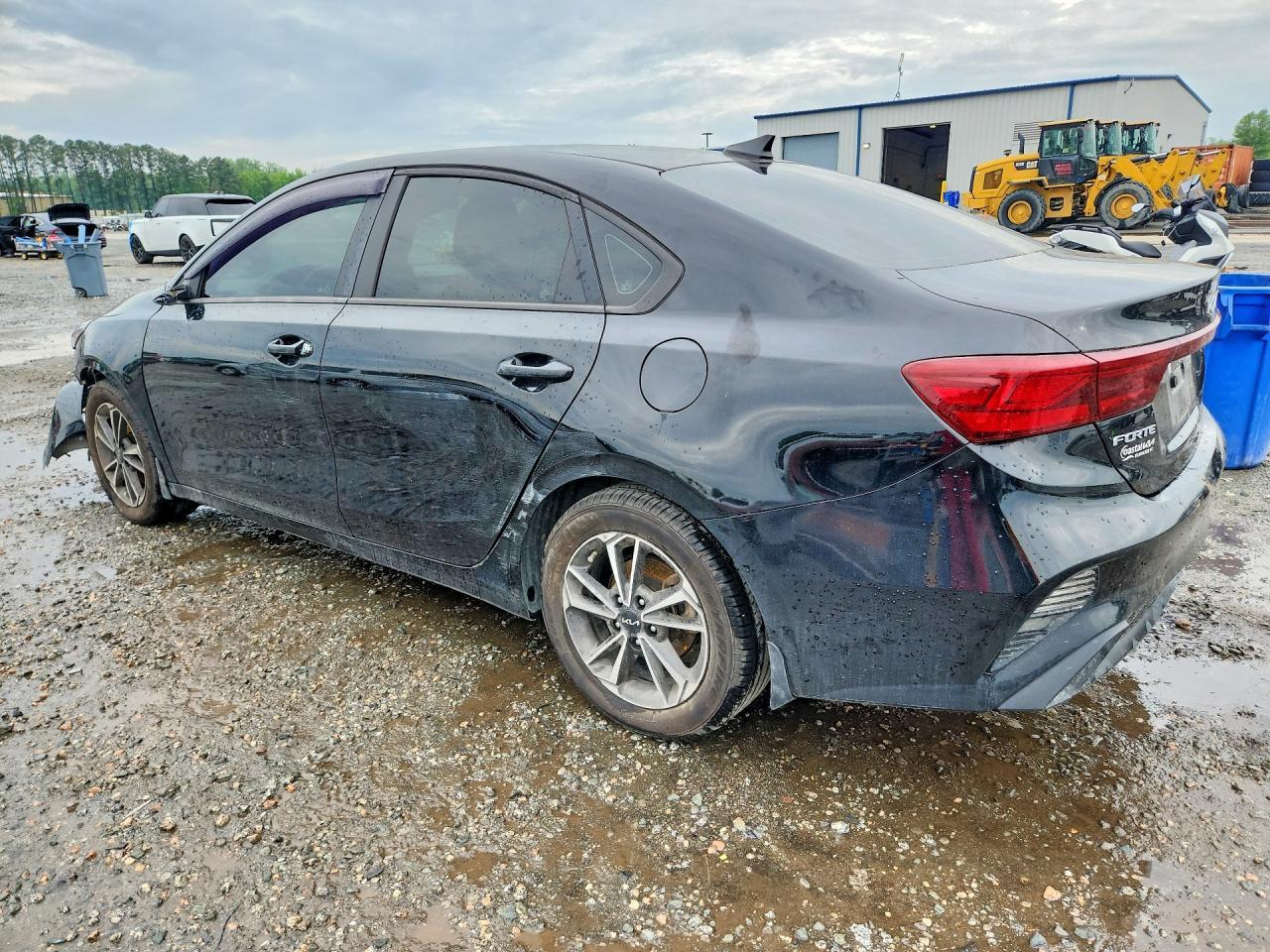 2022 Kia Forte Lxs - Image 2