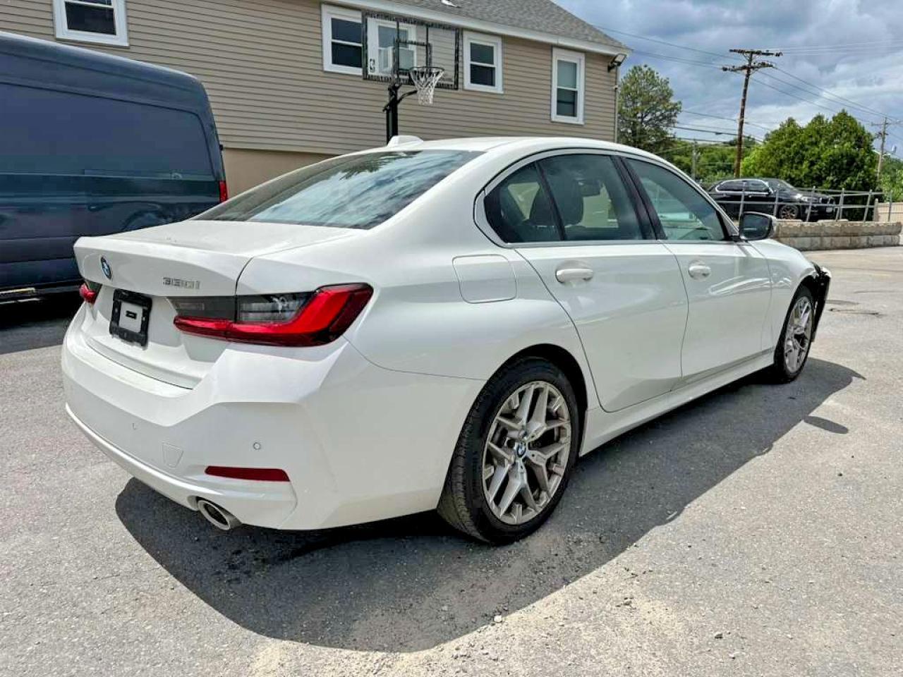 2026 BMW 330I - Фото 3