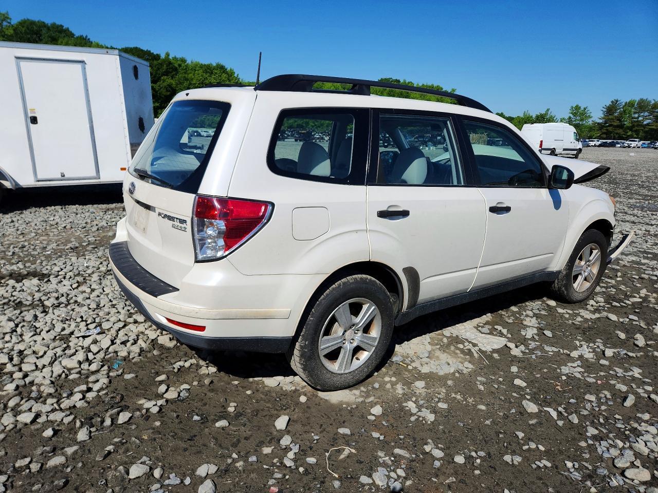 2011 Subaru Forester 2.5X - Фото 3