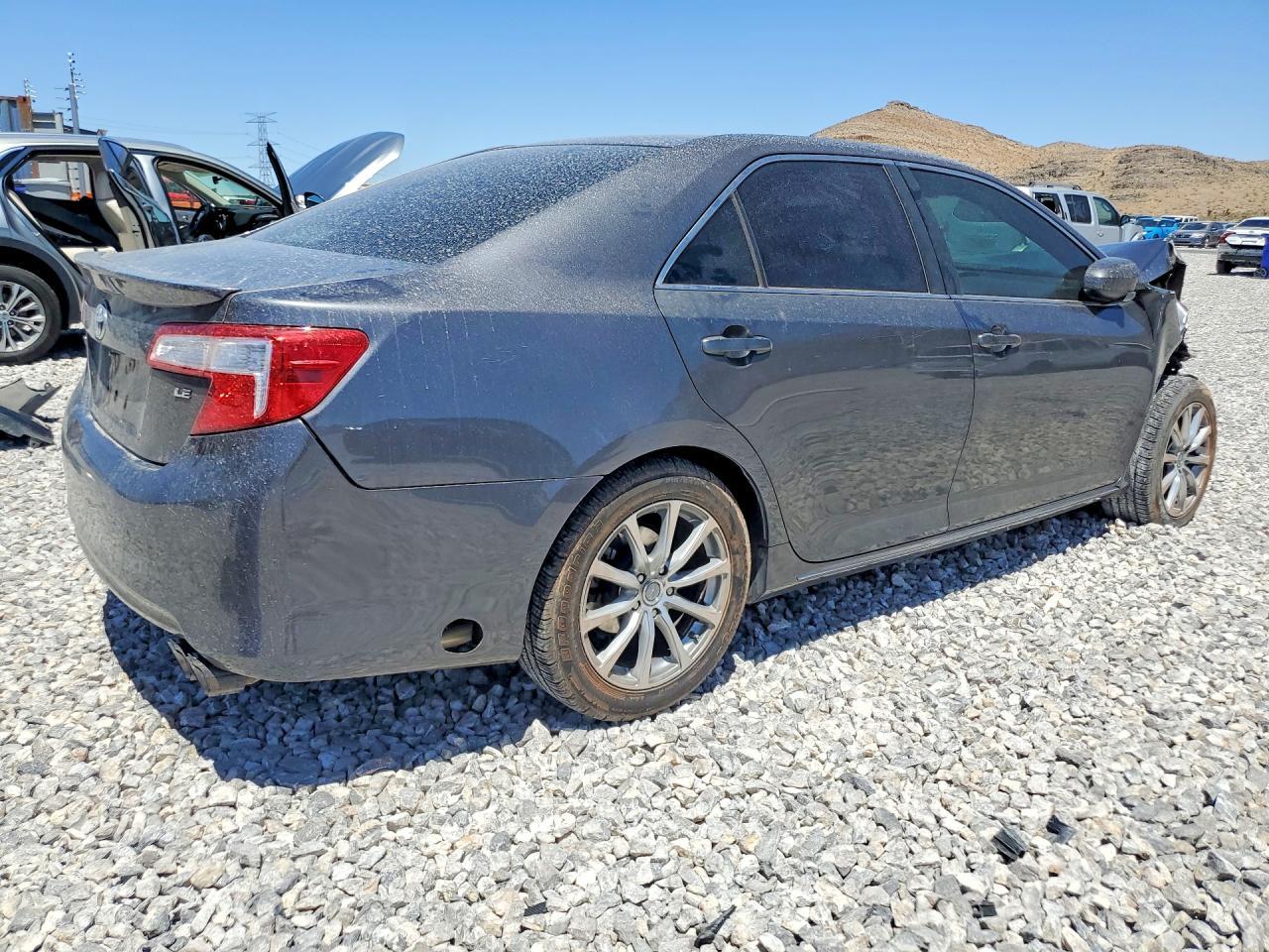 2012 Toyota Camry Base - Фото 3