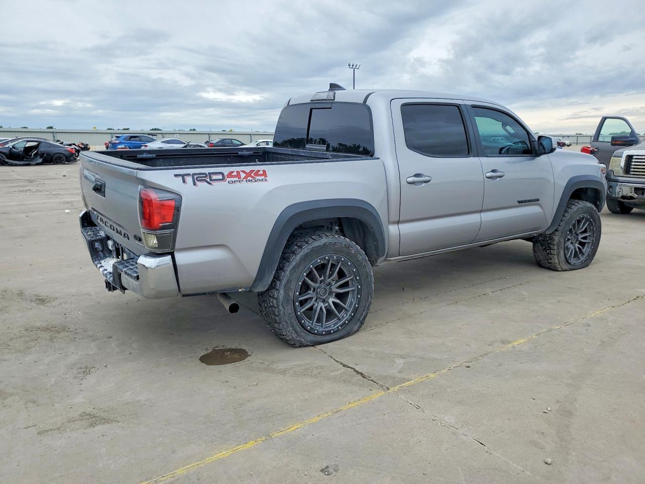 2019 Toyota Tacoma - Фото 3