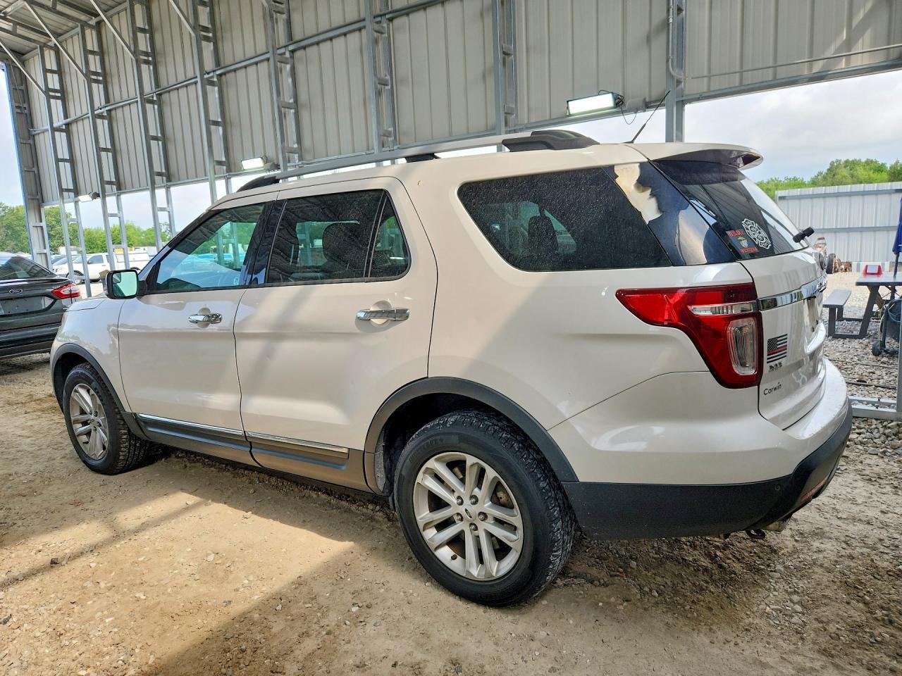 2015 Ford Explorer Xlt - Фото 2