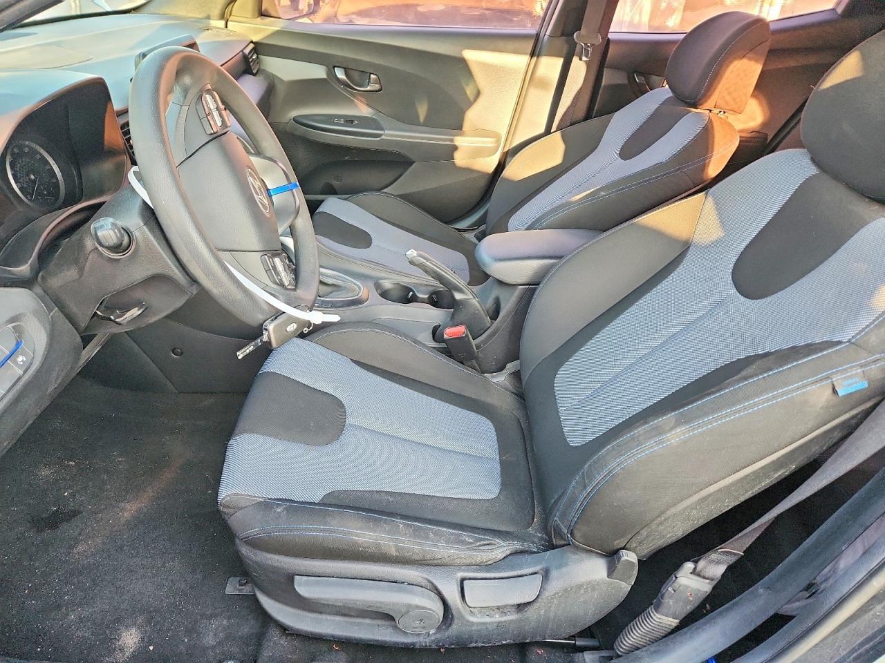 2020 Hyundai Veloster 2.0L - Image 7