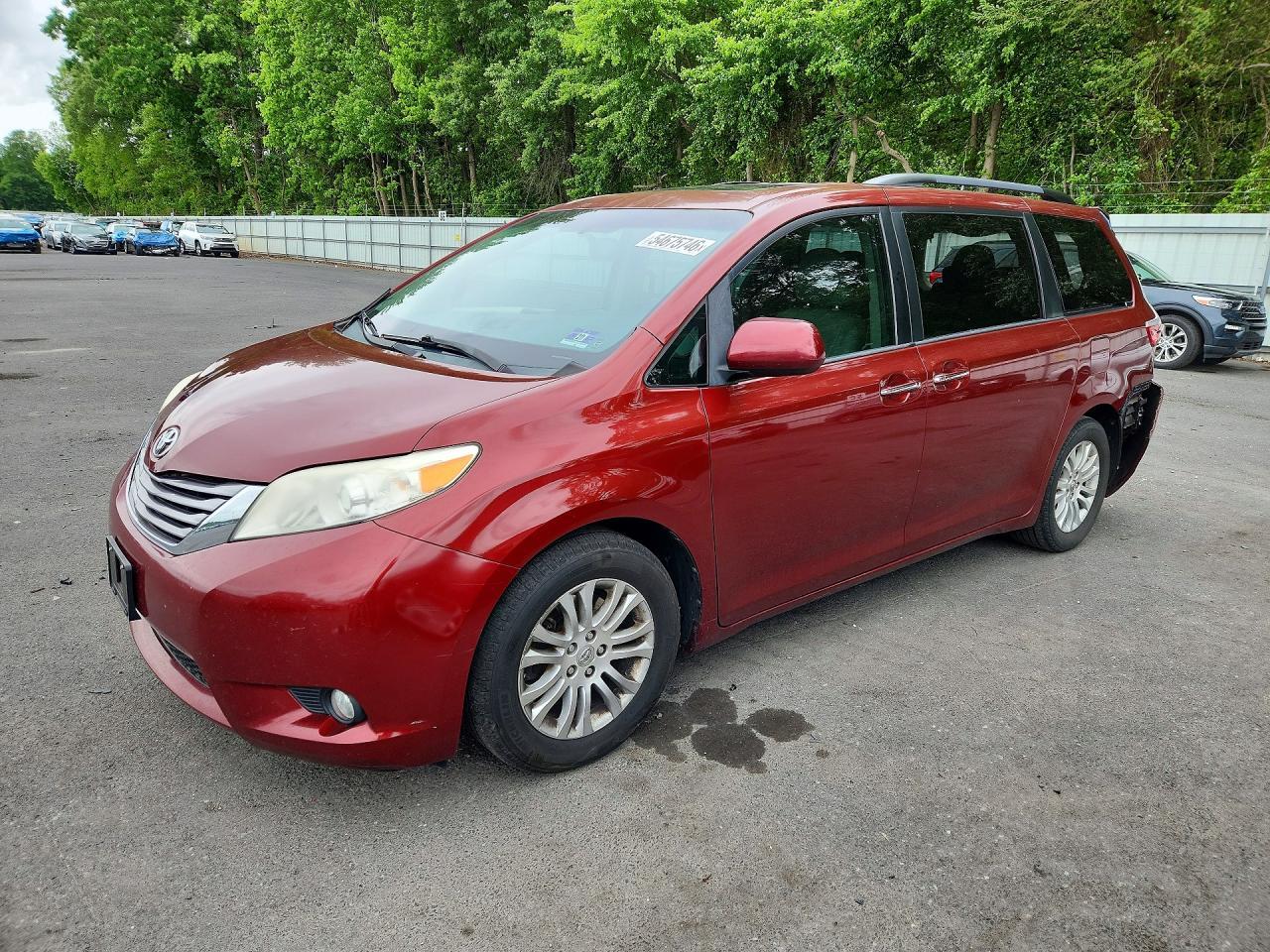 2016 Toyota Sienna Xle 8-Passenger