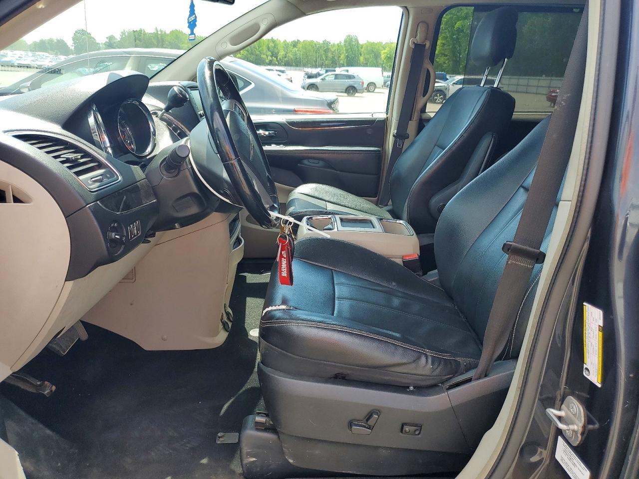 2014 Chrysler Town & Country Touring - Фото 7