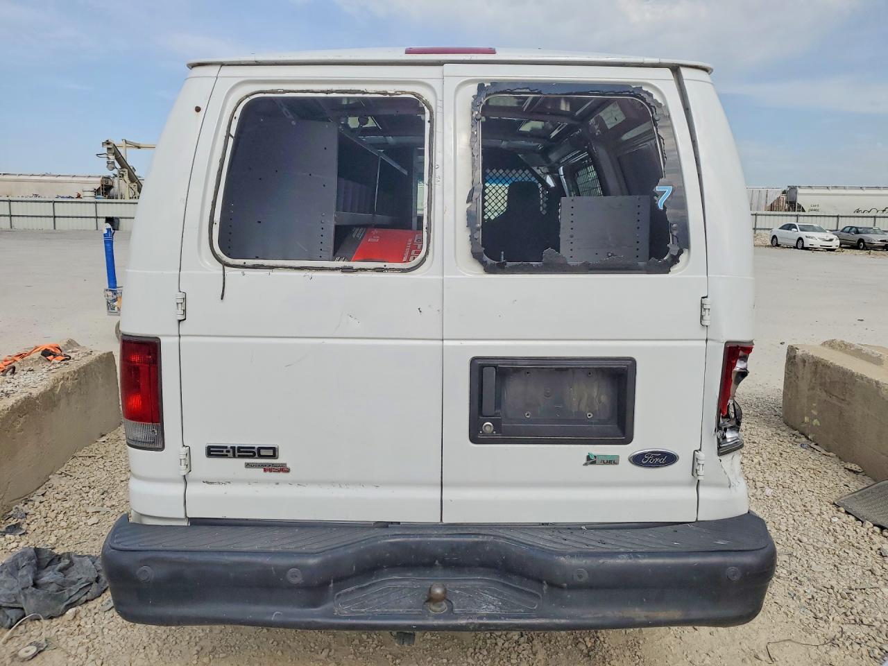 2013 Ford Econoline E150 Van - Фото 6