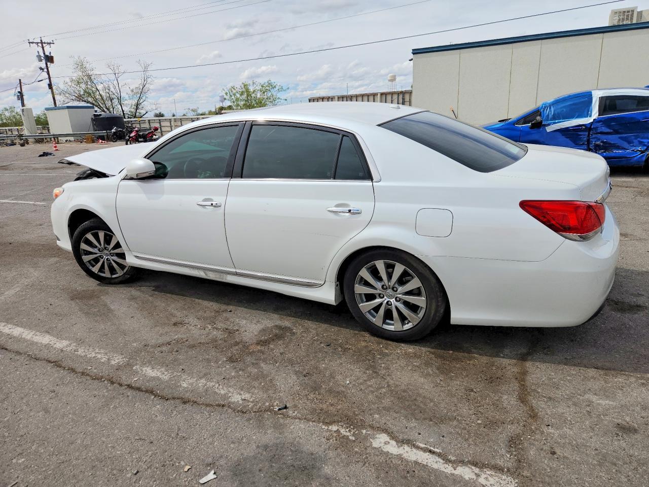 2012 Toyota Avalon Limited - Фото 2