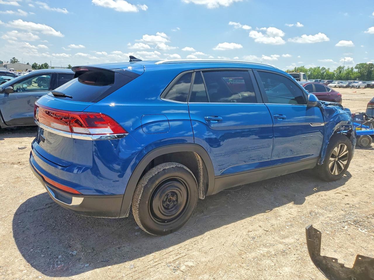 2025 Volkswagen Atlas Cross Sport Se - Image 3