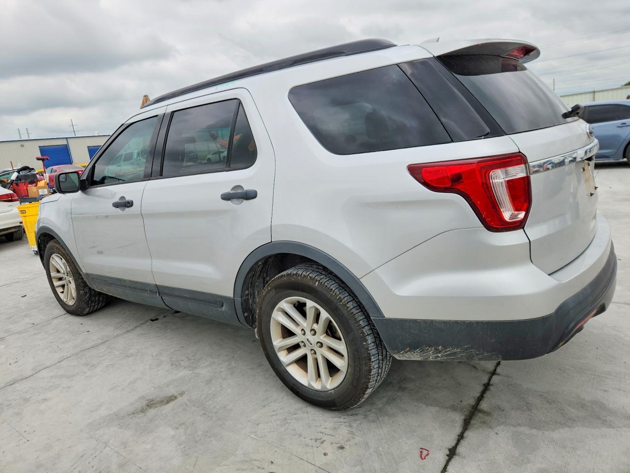 2017 Ford Explorer - Фото 2
