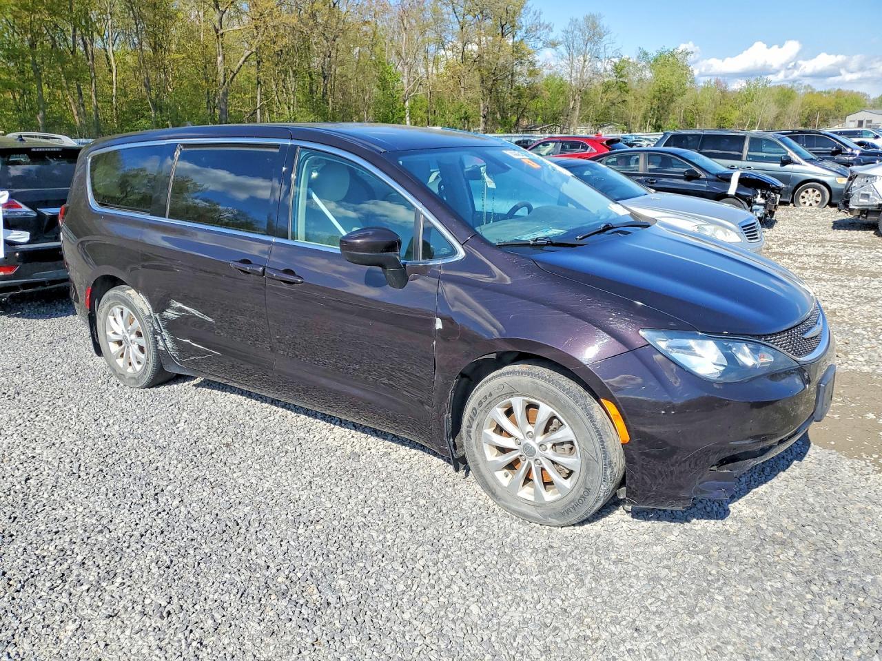 2017 Chrysler Pacifica Touring - Фото 4