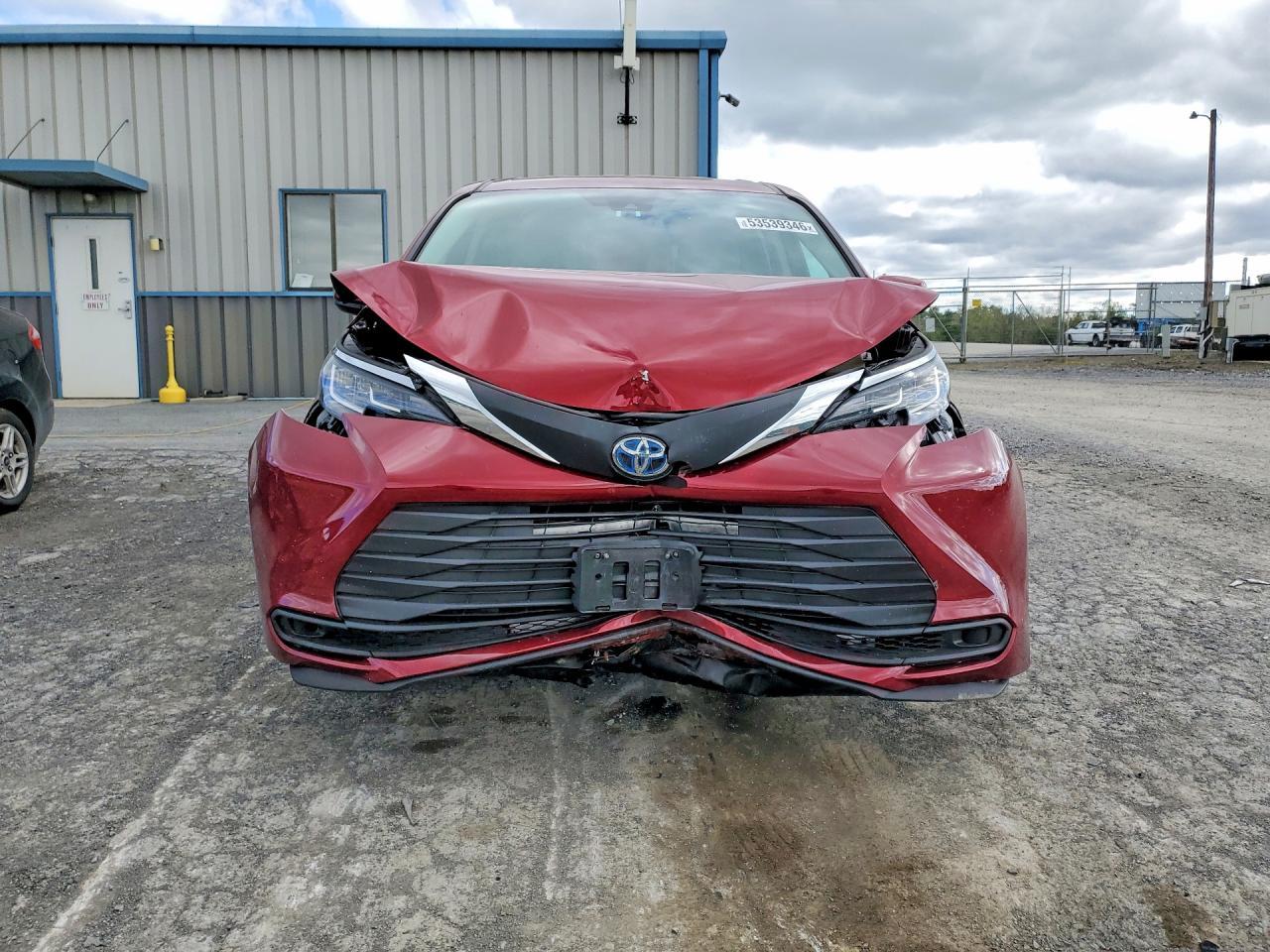 2021 Toyota Sienna Le - Image 5
