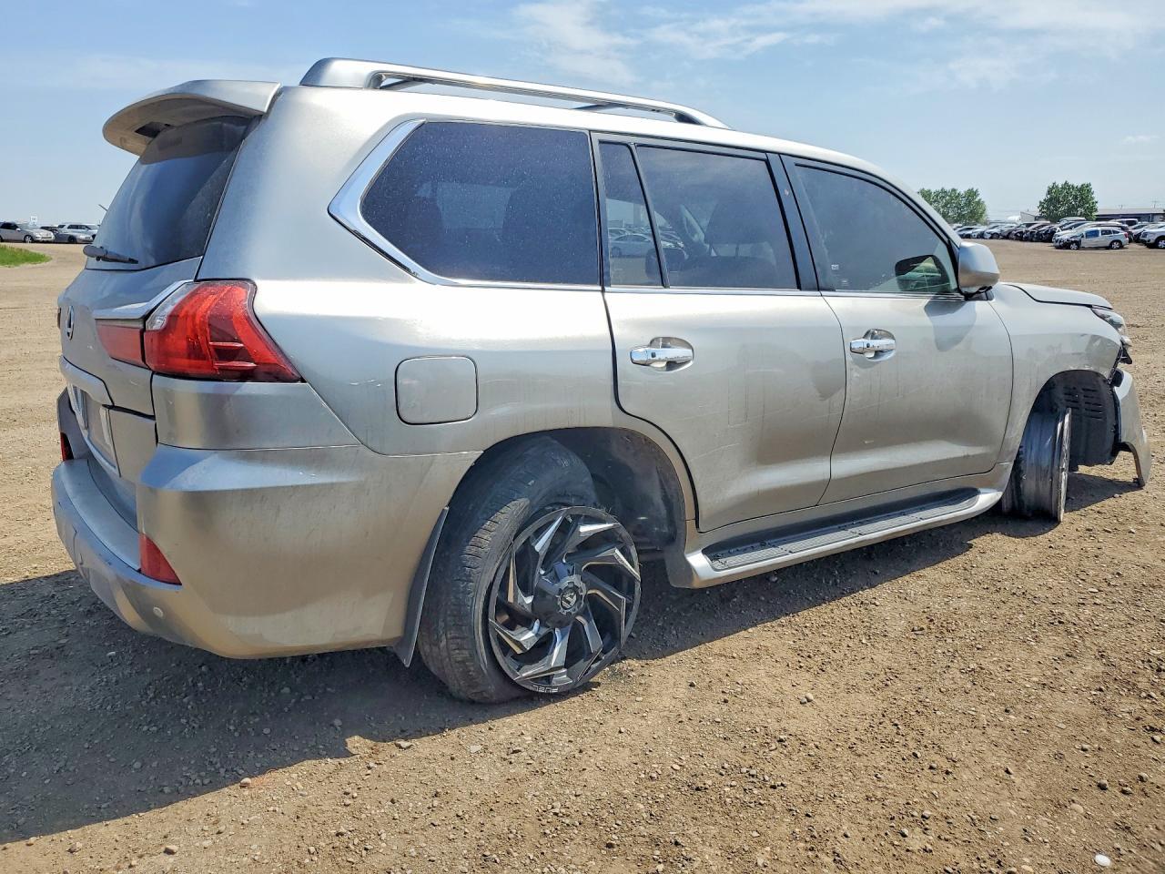 2010 Lexus Lx 570 - Image 3