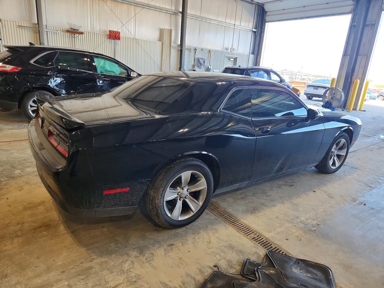 2016 Dodge Challenger Sxt - Image 3