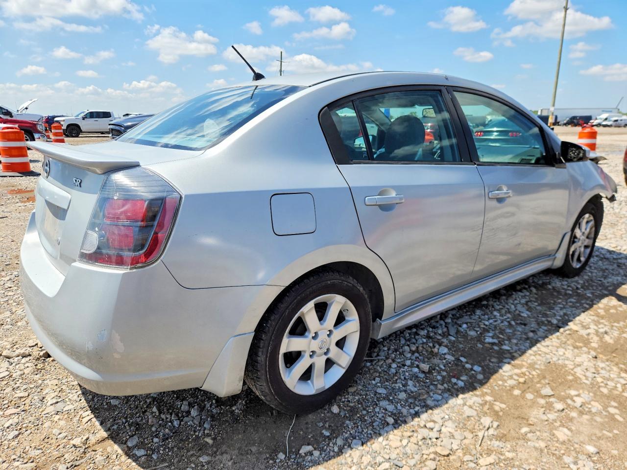 2011 Nissan Sentra 2.0 - Image 3