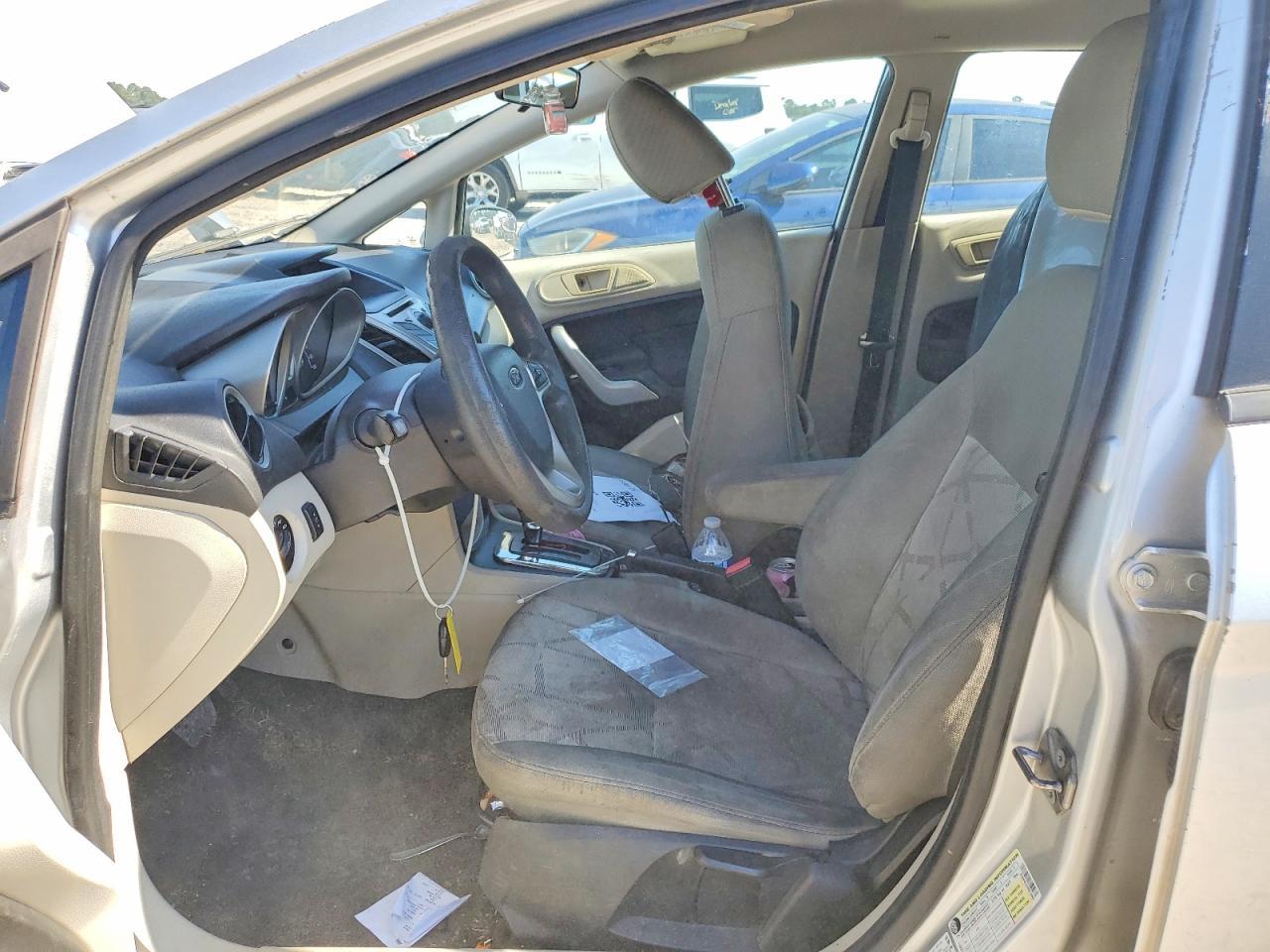 2013 Ford Fiesta Se - Фото 7
