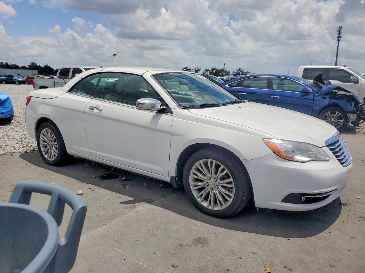 2011 Chrysler 200 Limited - Фото 4