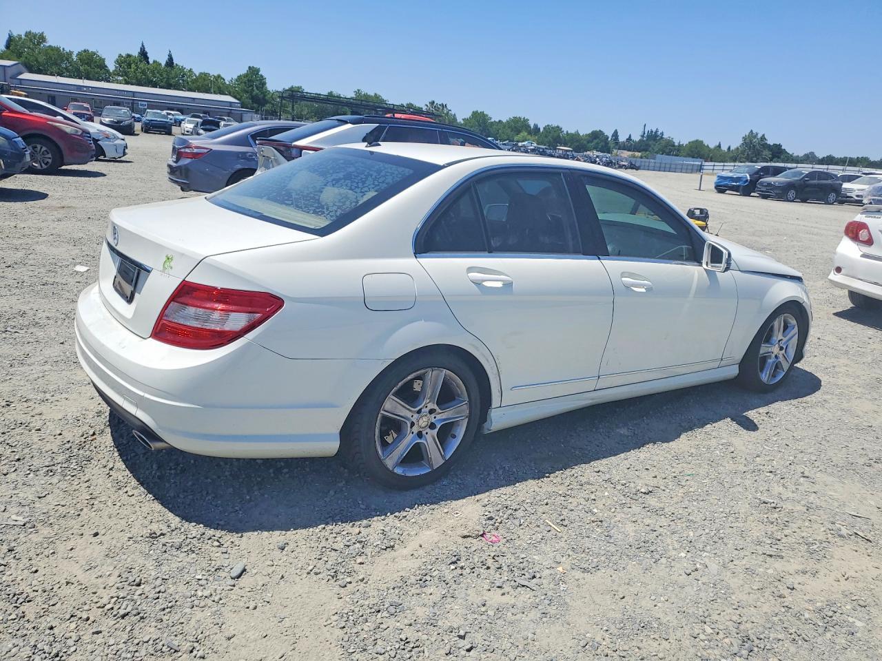 2011 Mercedes-Benz C 300 - Фото 3