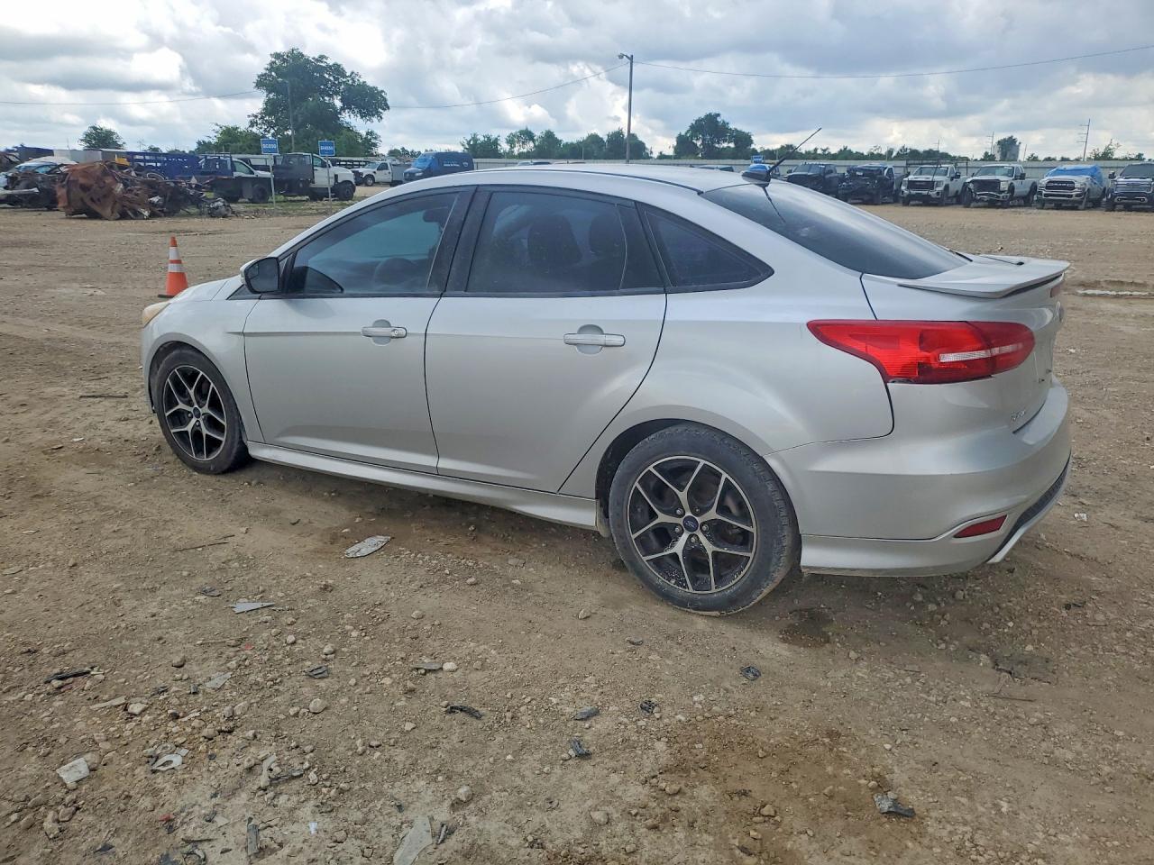 2016 Ford Focus Se - Фото 2