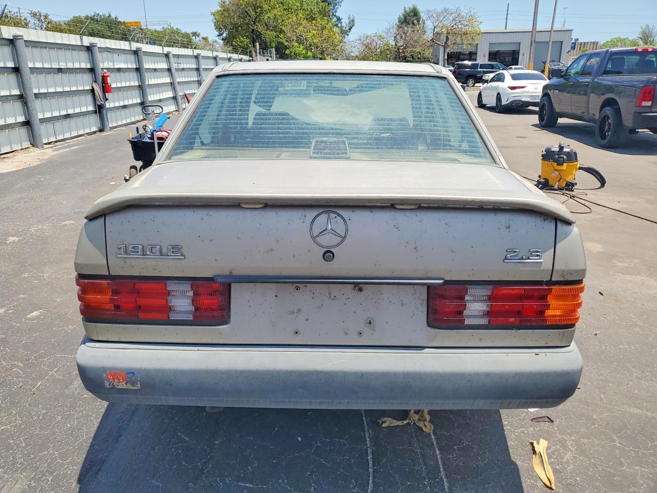 1988 Mercedes Benz 190 E 2.3 - Фото 6