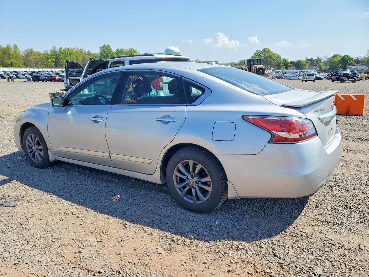 2015 Nissan Altima 2.5 S - Фото 2