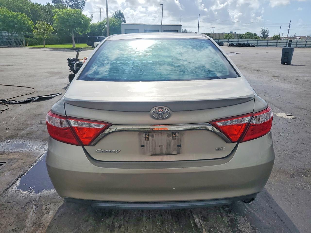 2016 Toyota Camry Se - Фото 6