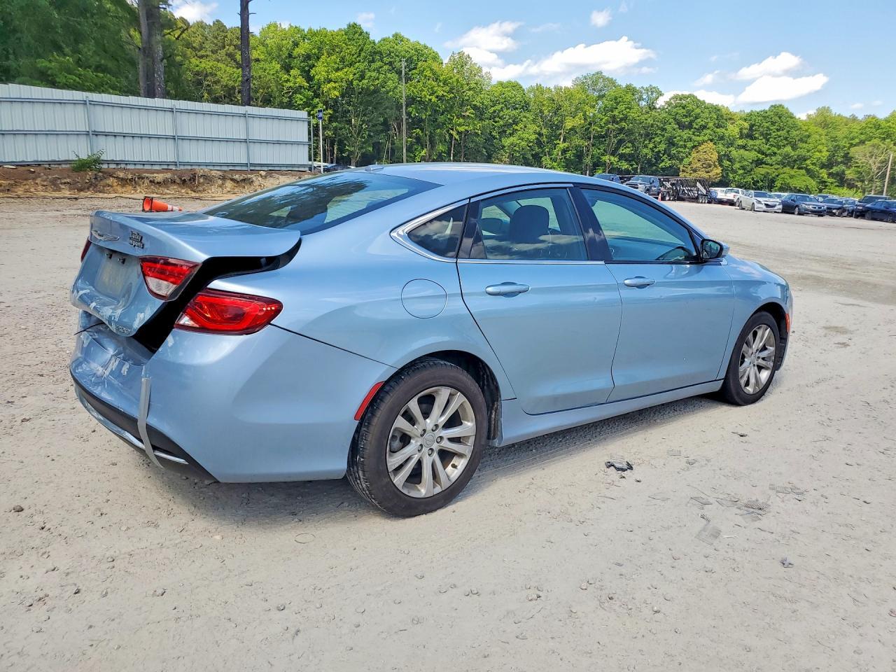 2015 Chrysler 200 Limited - Image 3