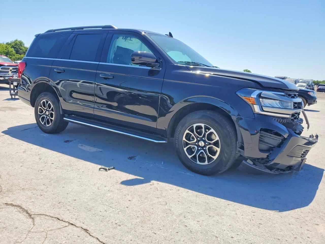 2023 Ford Expedition Xlt - Фото 4