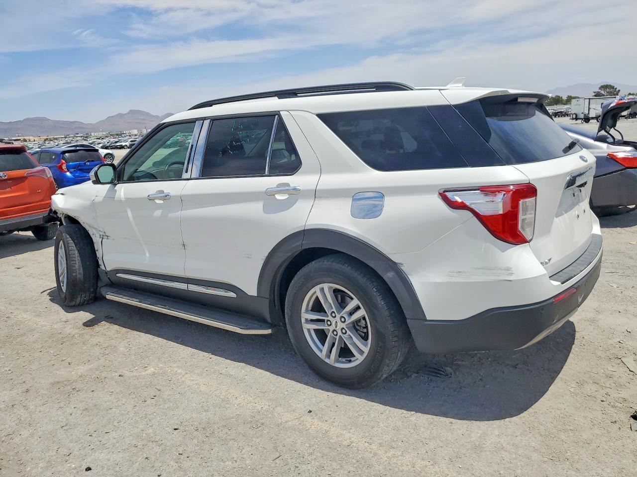 2022 Ford Explorer Xlt - Фото 2