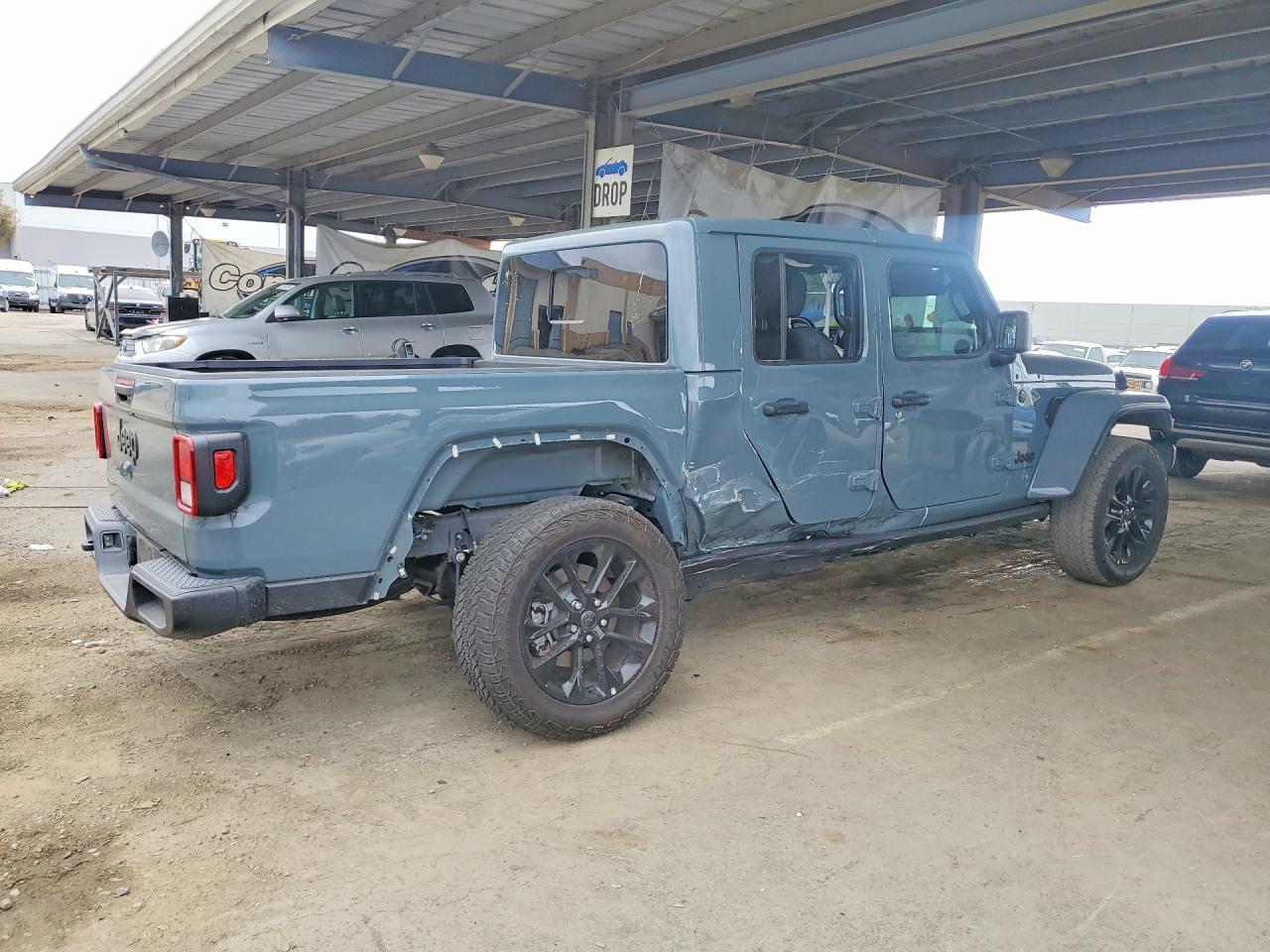 2024 Jeep Gladiator Sport - Image 3