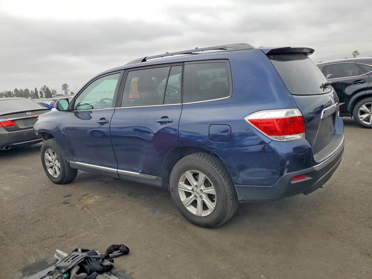 2011 Toyota Highlander Base - Image 2