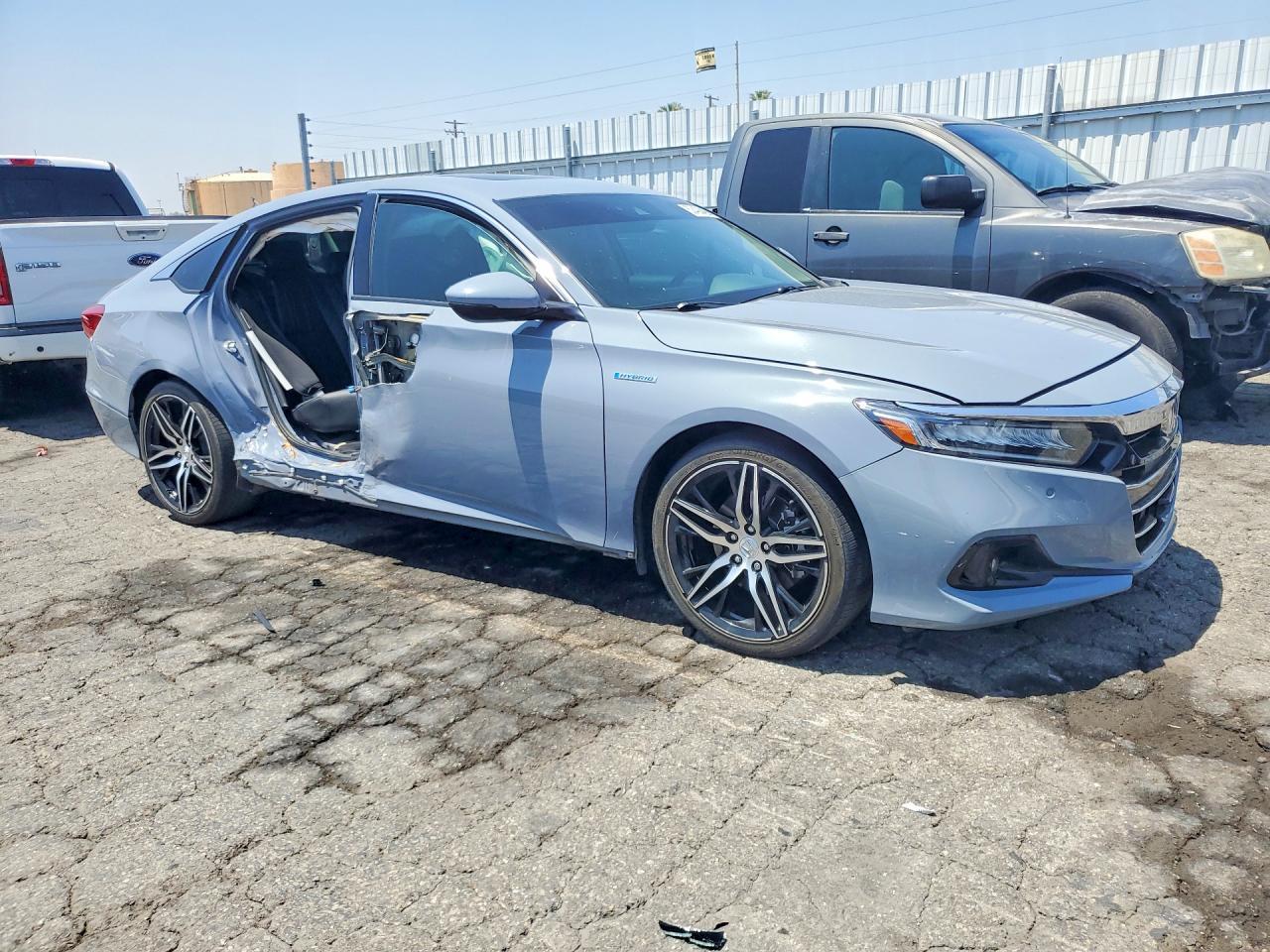 2022 Honda Accord Touring Hybrid - Image 4