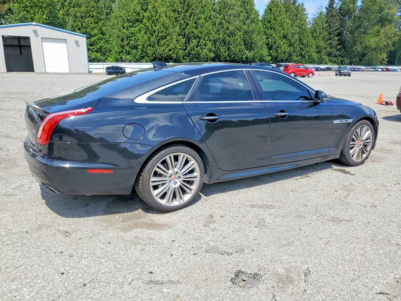 2016 Jaguar Xj - Image 3