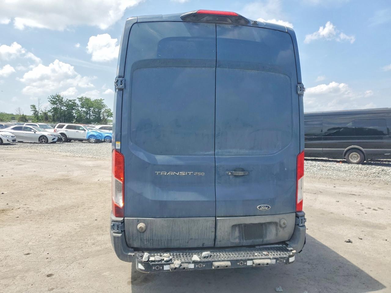 2020 Ford Transit 250 Delivery Van - Фото 6