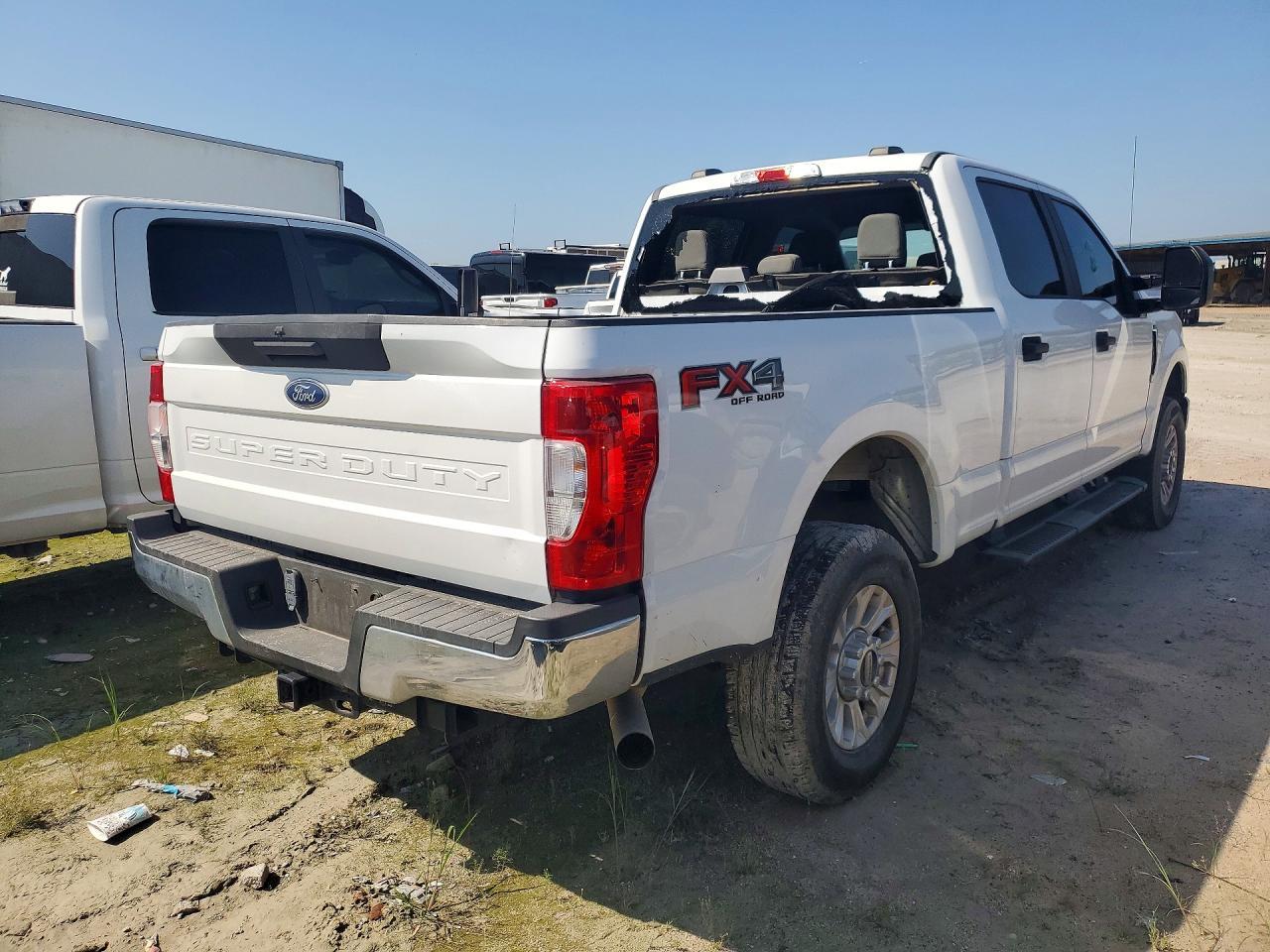 2021 Ford F250 Super Duty - Фото 3