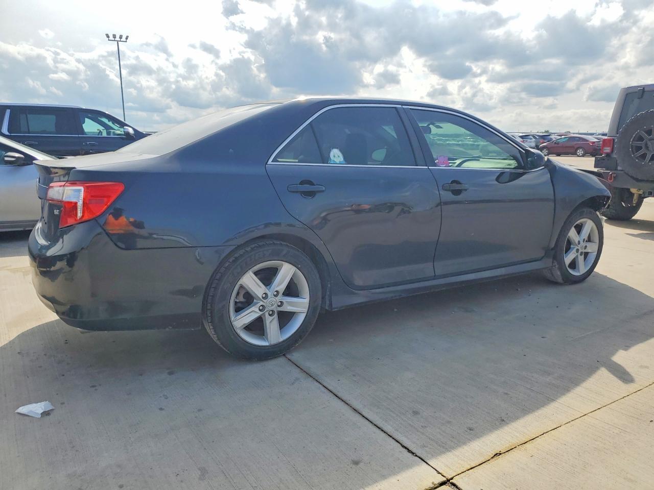 2012 Toyota Camry Se - Image 3