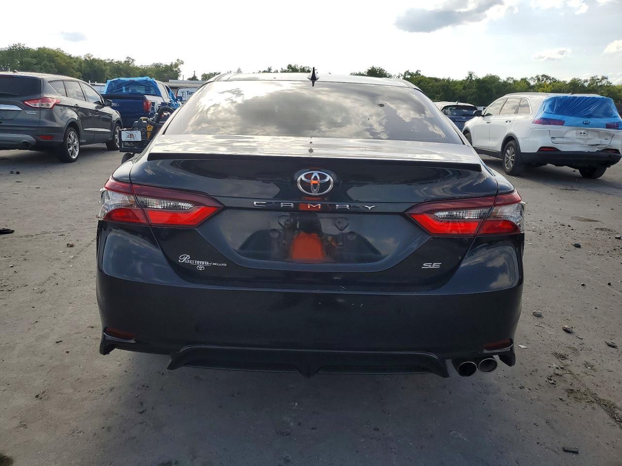 2022 Toyota Camry Se - Фото 6