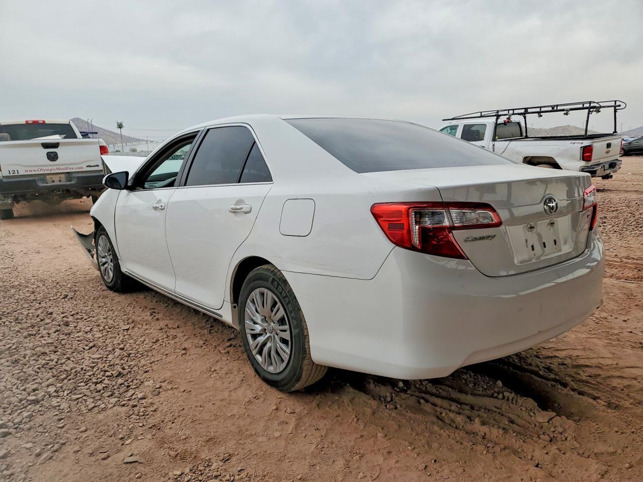 2012 Toyota Camry Le - Фото 2