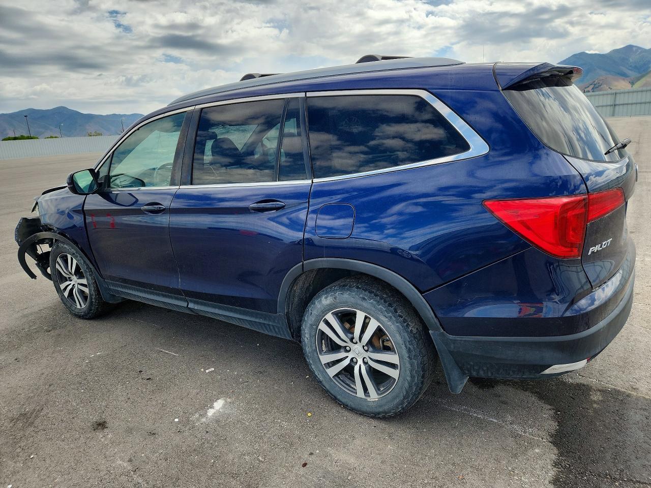 2017 Honda Pilot - Image 2