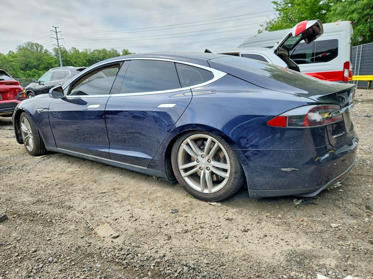 2015 Tesla Model S 85D - Фото 2
