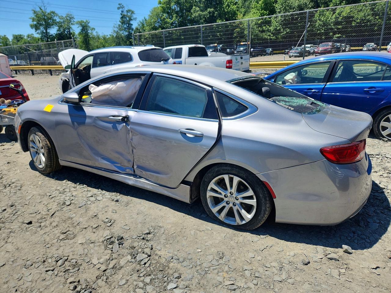 2015 Chrysler 200 Limited - Фото 2