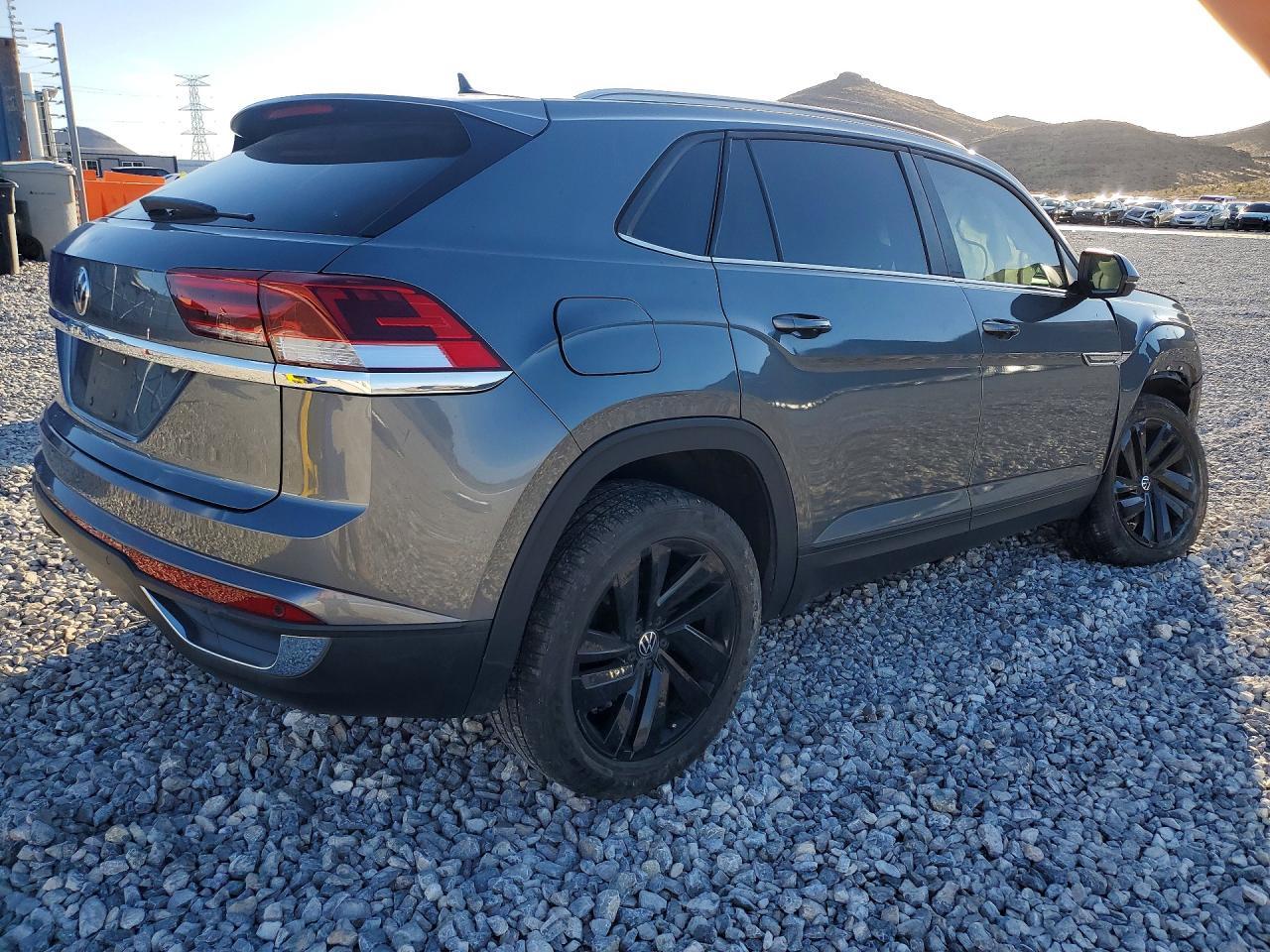 2021 Volkswagen Atlas Cross Sport Se - Image 3