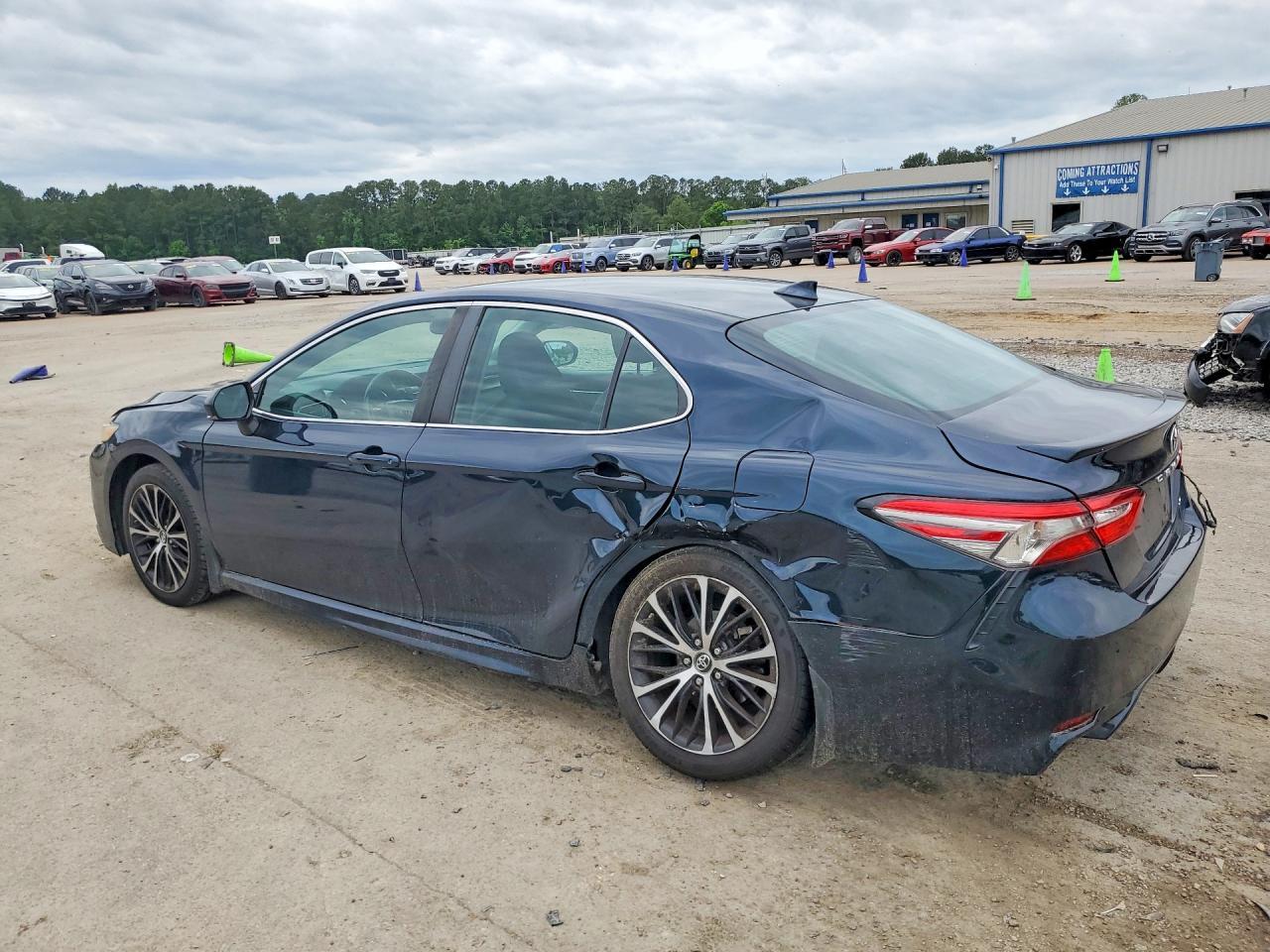2019 Toyota Camry Se - Фото 2
