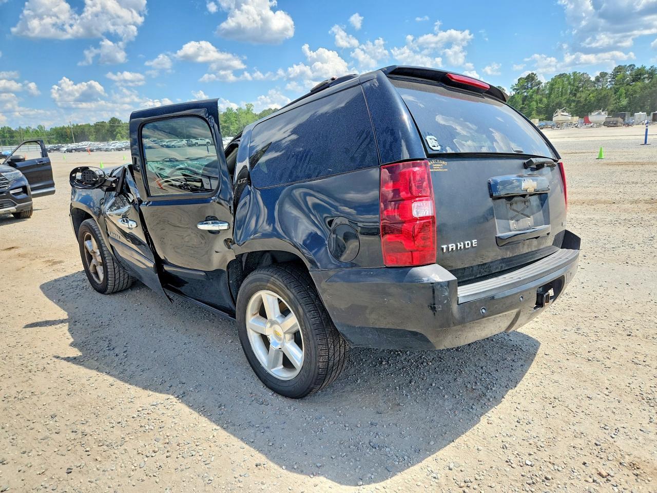 2008 Chevrolet Tahoe C1500 - Image 2