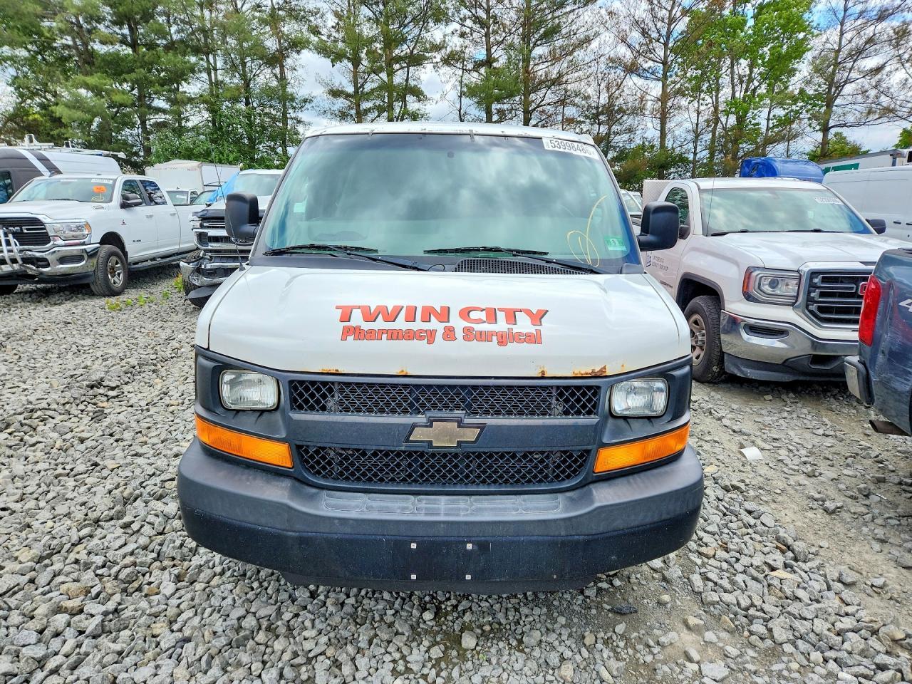 2016 Chevrolet Express G2500 - Image 5